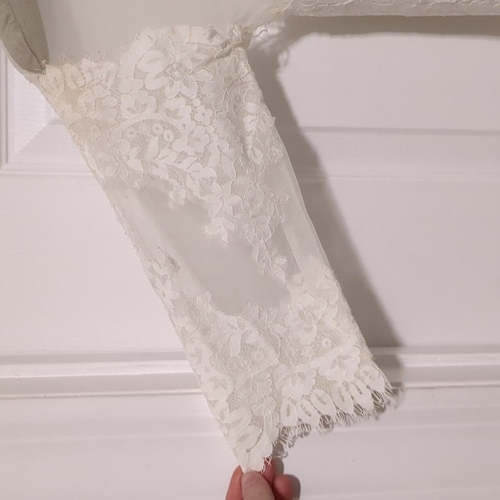 Wedding Dress Sheer Lace Ivory David's Bridal Galina Size 6 - Tulle 3/4 Sleeves - Picture 4 of 16